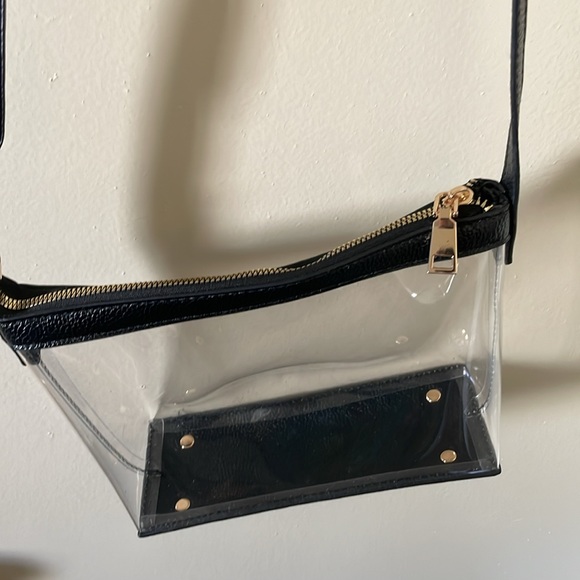 Clear crossbody purse with zipper. - Picture 3 of 4